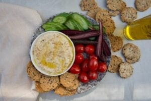 hummus, crackers, and tomatoes 